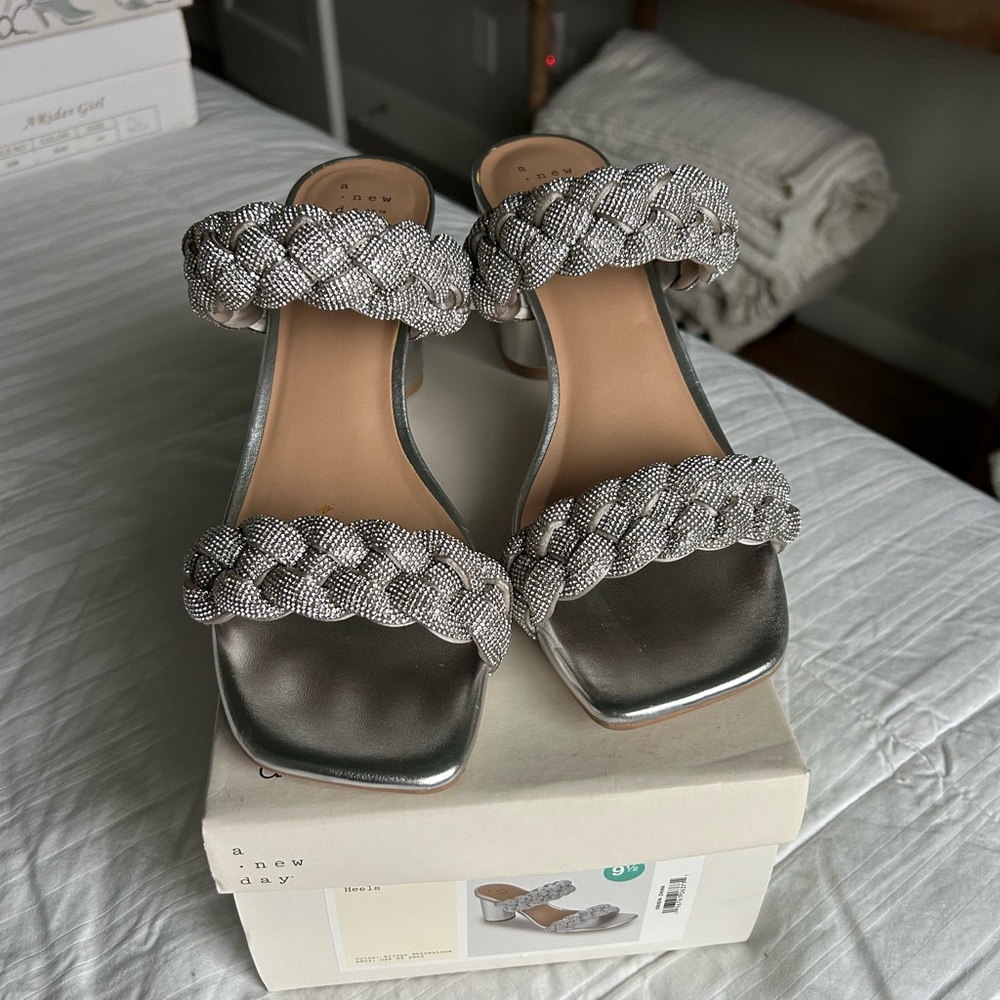 A NEW DAY Basil Silver Rhinestone Braided Women's Heels shoes 9.5 NEW! - Picture 2 of 5